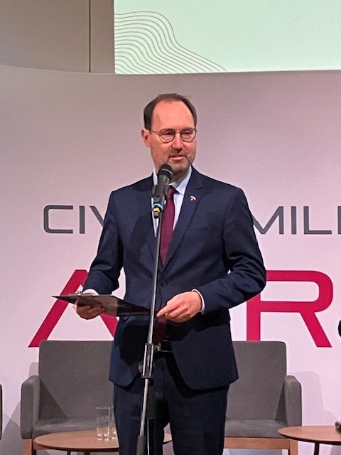 Ambasador B. Dančák otworzył Forum Biznesowe Aeromixer 2024 we Wrocławiu