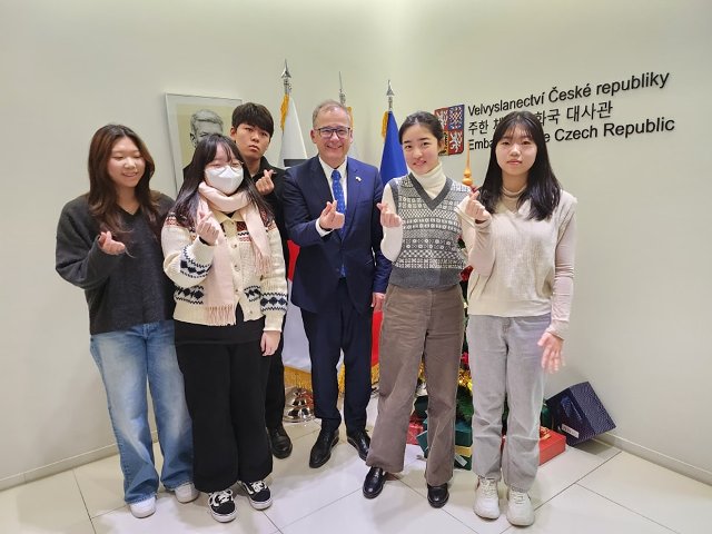 HOBY Korea visits the embassy