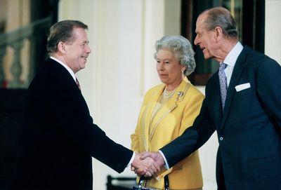 Prezident Václav Havel s královnou Alžbětou II. a princem Philipem.